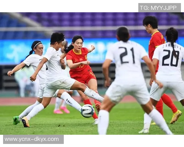 中国足球迎战乌兹别克斯坦全力争胜展现实力与团结精神 中国足球迎战乌兹别克斯坦全力争胜展现实力与团结精神