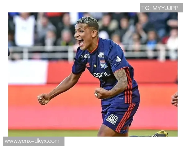 法里昂与沙托鲁的激烈对决揭示足球战术与团队协作的精彩瞬间